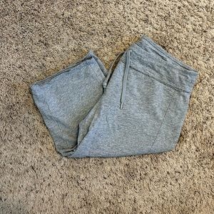 Calvin Klein wide legged capri sweatpants 💛